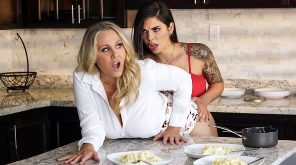 Hot Stepdaughter Strap-On Fucked Her Stepmom Harder Than Her Dad Ever Did!