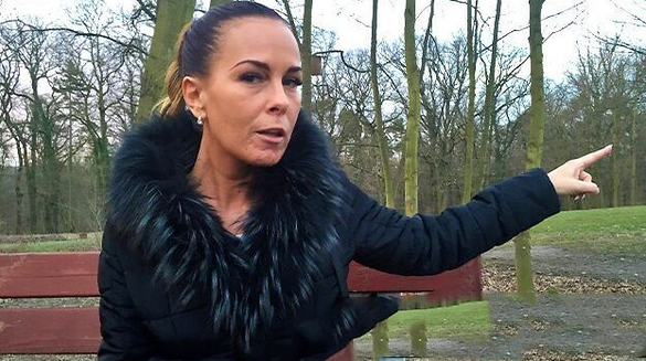 Czech MILF In Her 40s Does Public Fuck For Cash!