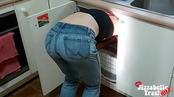 Saw My Wife Stuck In The Kitchen - Fucked Her Hard And Came On Her Ass!