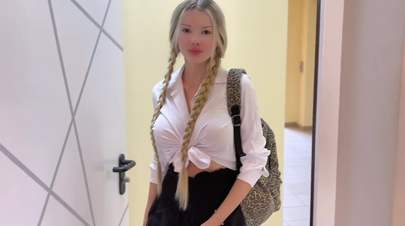 Sexy Babe Shows Up For Porn Casting And Gets Fucked On The Spot!