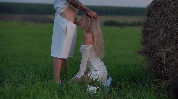 Gorgeous Model Deepthroats Photographer's Big Cock In The Woods!