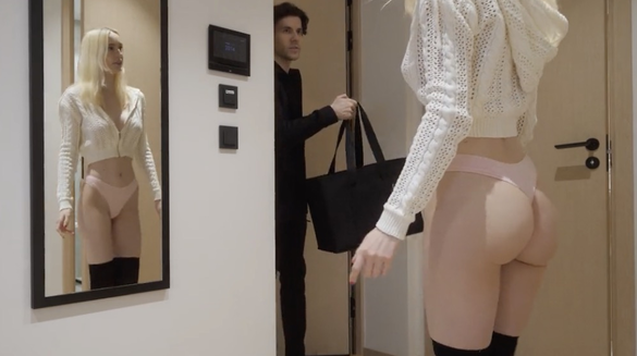 Bored Blonde Seduced The Delivery Guy For Rough Sex!