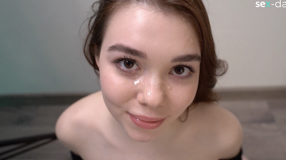 Hot Sex With A Cute Babe And Deep Creampie In Her Shaved Pussy Before Bed!