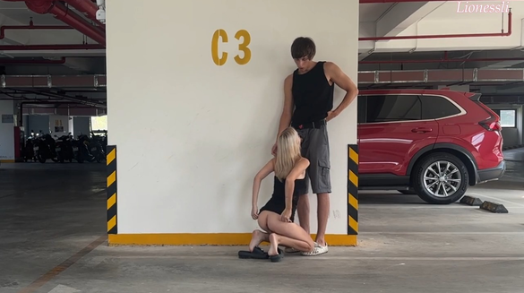 She Agrees To Fuck Even In The Parking Lot - Takes It All With Pleasure!